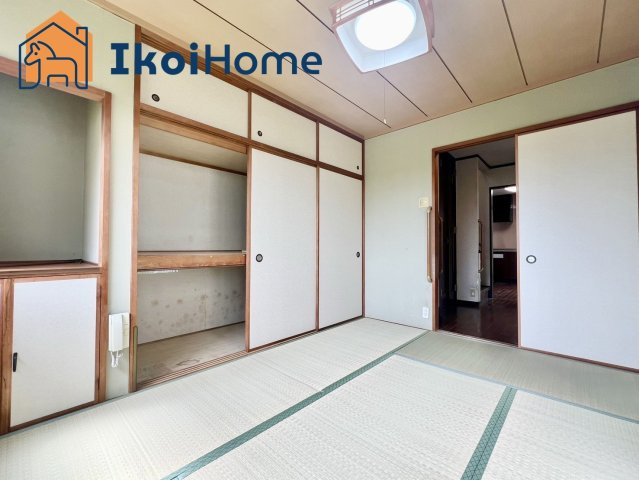 明石市藤江　中古一戸建の寝室|●年中無休：当日予約可●収納たっぷりの押入れがございますので、片付けも安心です。