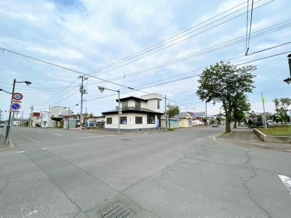 網走郡大空町女満別西２条４丁目戸建の前面道路含む現地写真