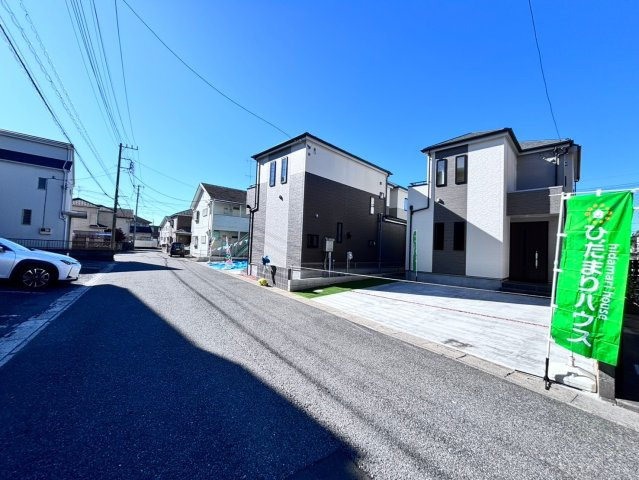 蓮田市関山　新築一戸建て　ハートフルタウン　01の前面道路含む現地写真