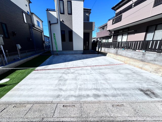 蓮田市関山　新築一戸建て　ハートフルタウン　01の駐車場