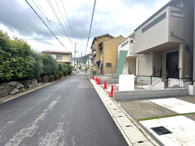 地下鉄『東野』駅徒歩１３分■限定３区画新築分譲■完成物件で内覧ＯＫ■山科区大塚南溝町の前面道路含む現地写真|前道道路