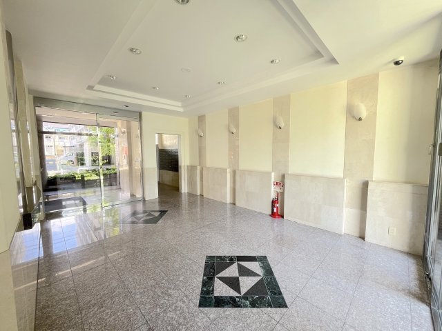 平尾駅前パークホームズのエントランス