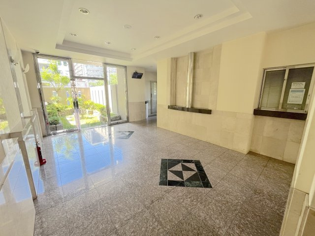 平尾駅前パークホームズのエントランス