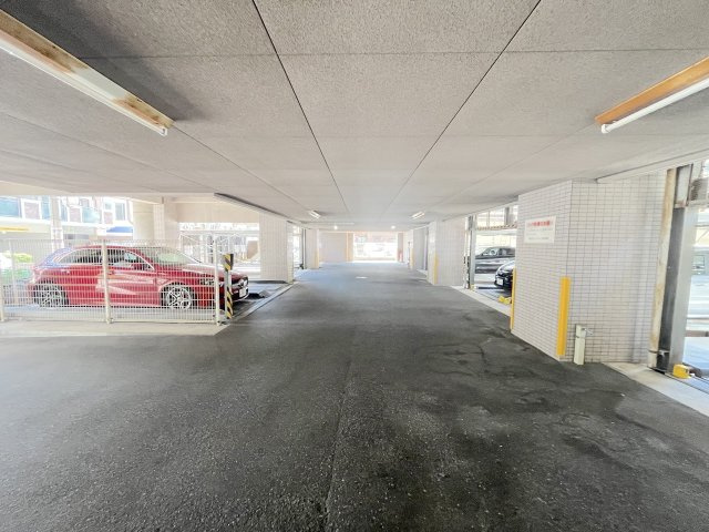 平尾駅前パークホームズの駐車場