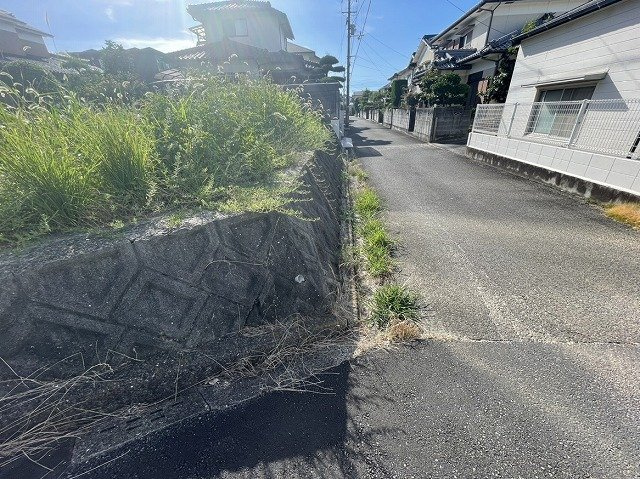 松山市府中土地の外観|少し段差があります。