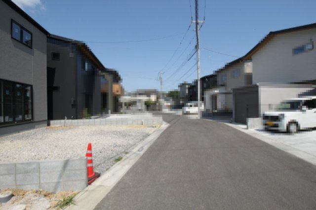 福井町　新築戸建　Ｅ号地（全１9区画）　の前面道路含む現地写真