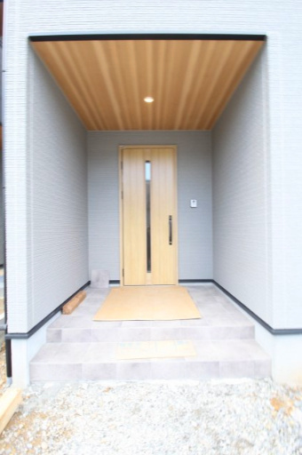 福井町　新築戸建　Ｅ号地（全１9区画）　の玄関