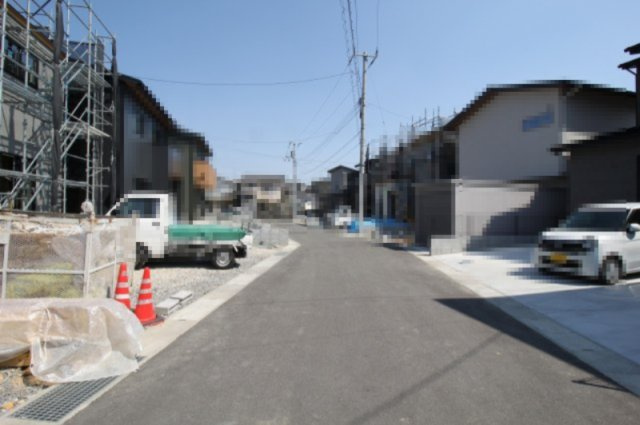 福井町　新築戸建　Ｅ号地（全１9区画）　の前面道路含む現地写真