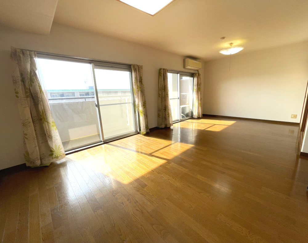 アルファシティ屋島壱番館の居間・リビング