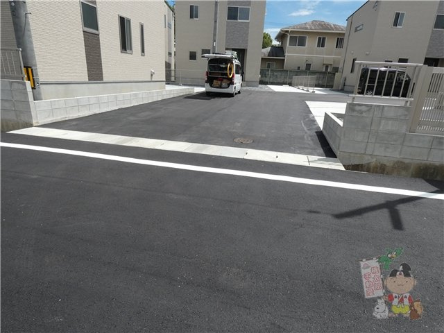 ルミエールドゥサナ国富の駐車場