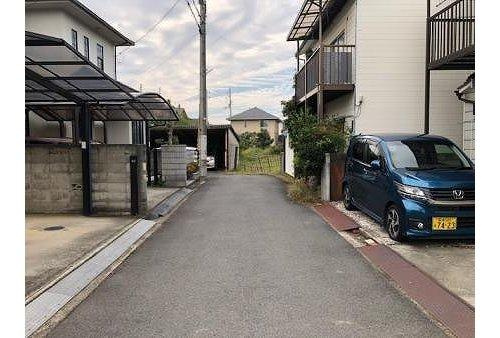 中須賀二丁目土地の前面道路含む現地写真|本物件前面道路写真です。東側より西方向に撮影したものです。