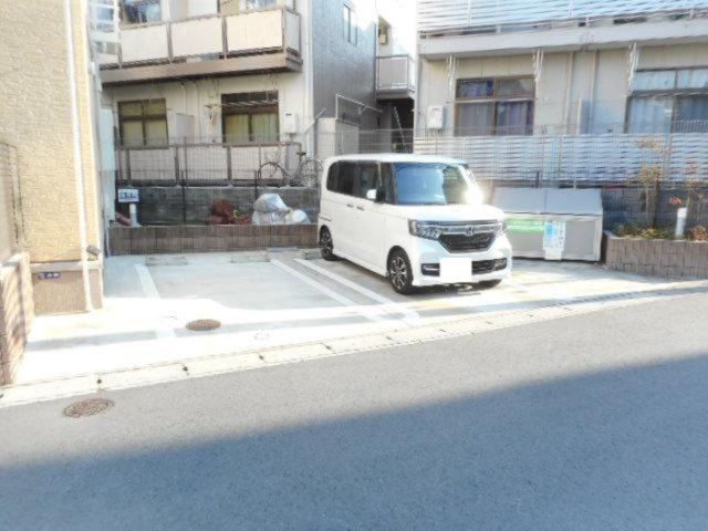 メゾン・ヴィオレットの駐車場