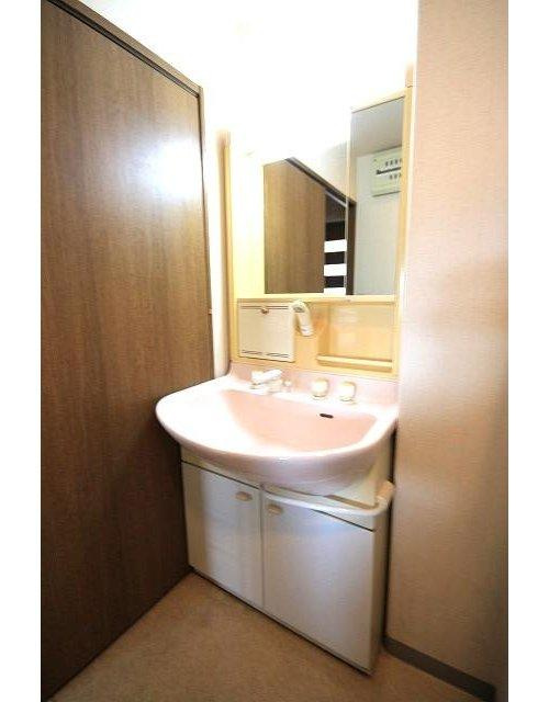 サーパス古高松の独立洗面台