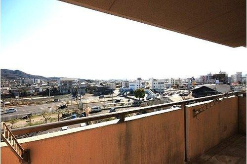 サーパス古高松のバルコニー