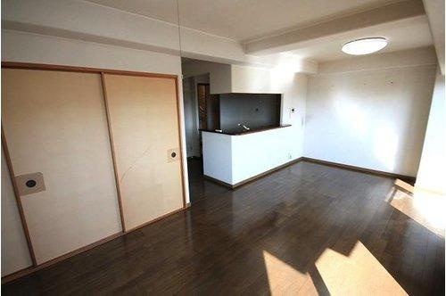 サーパス古高松の居間・リビング