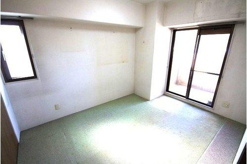 サーパス古高松の洋室