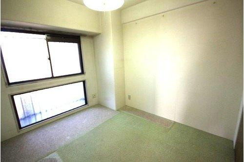 サーパス古高松の洋室