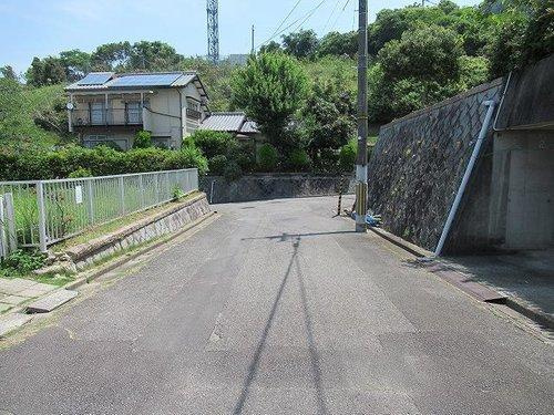 光洋台土地の前面道路含む現地写真|西側より東方向に撮影した前面道路写真です。