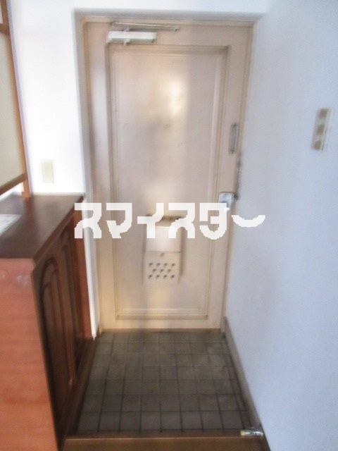 福生市大字熊川の賃貸マンションの玄関