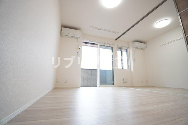 アヴァンスコート弐番館の居間・リビング
