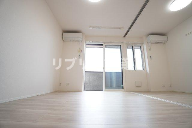 アヴァンスコート弐番館の居間・リビング