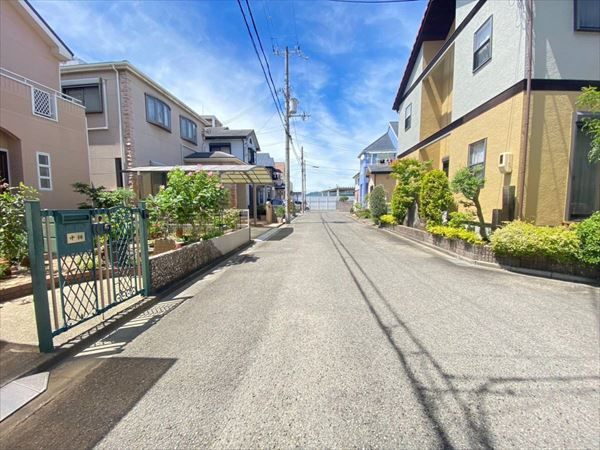 和歌山市吉田中古住宅の前面道路含む現地写真