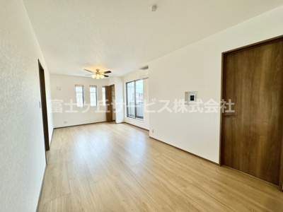 【居間・リビング】 | 静岡市葵区上足洗2丁目 未入居 | 明るいリビングです