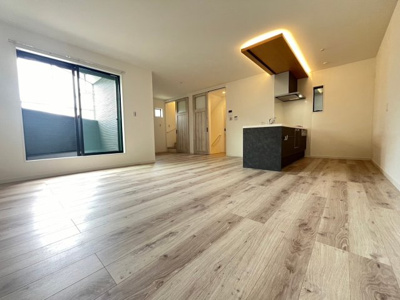 【居間・リビング】 | 西加賀屋３丁目　新築一戸建 | こちらのリビングで趣味の時間をお楽しみください