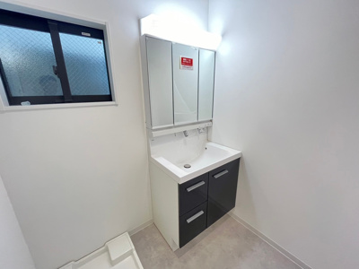 【独立洗面台】 | 西加賀屋３丁目　新築一戸建 | 独立洗面台あり、毎朝おしゃれに忙しい女性の方におすすめです