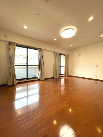 アルファガーデン桜町の洋室