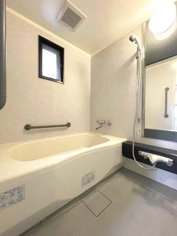 アルファガーデン桜町の浴室