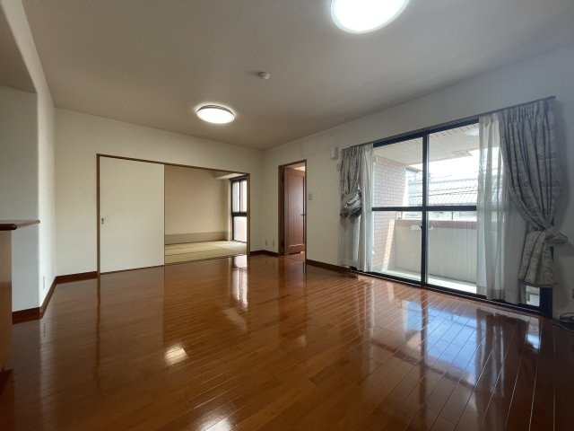 アルファガーデン桜町の居間・リビング