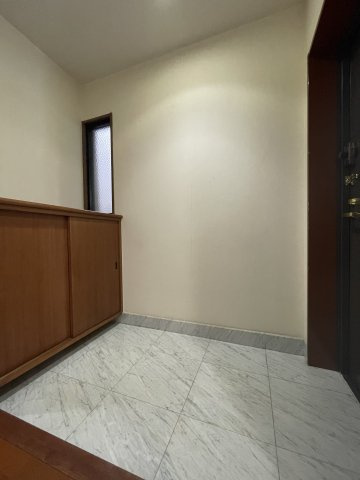 アルファガーデン桜町の玄関