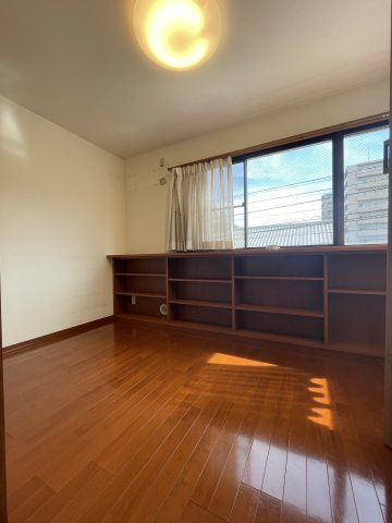 アルファガーデン桜町の洋室