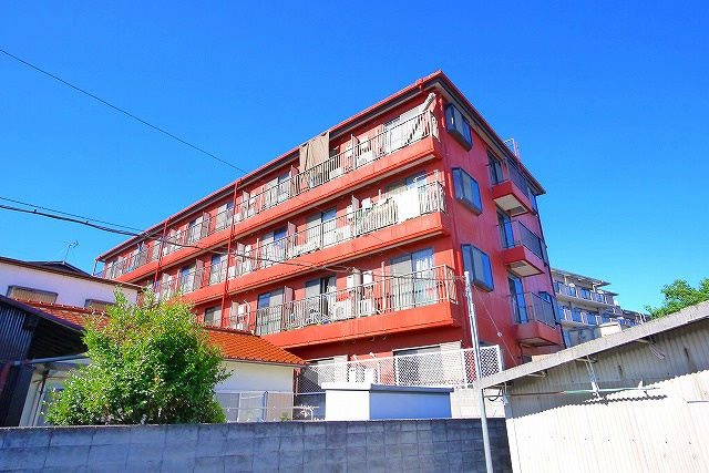 ジュネス神殿の外観|キレイな外観です。