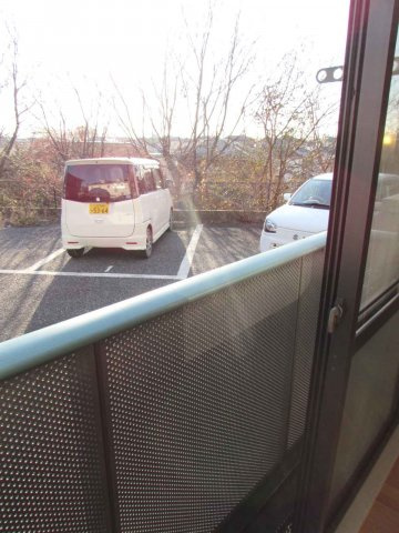 幸ハイツのバルコニー|外で洗濯物を干せます。