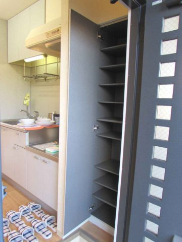 幸ハイツの収納|たっぷり収納できるシューズボックス