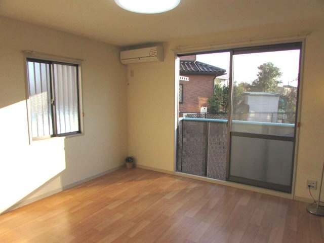 幸ハイツの洋室|明るい洋室7.2帖