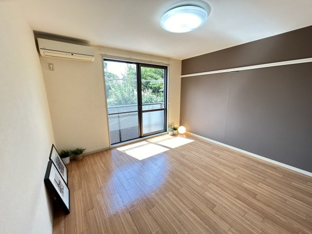 幸ハイツの居間・リビング|洋室7.2帖