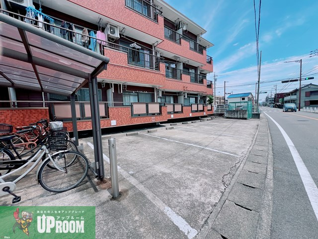 サンシャイン岩倉の駐車場