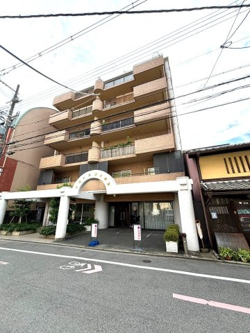 烏丸御池駅まで徒歩８★２０２４年４月リノベーション完了の美室★収納充実３ＬＤＫ★ルモン三条西洞院の外観|外観