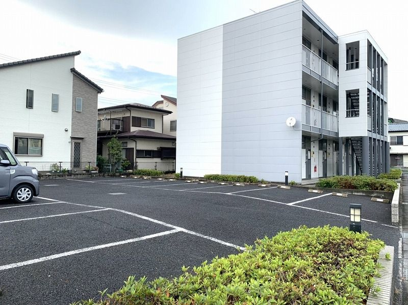 レオパレスcomfortの駐車場