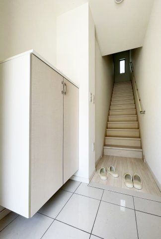 まゆ山弐番館の玄関