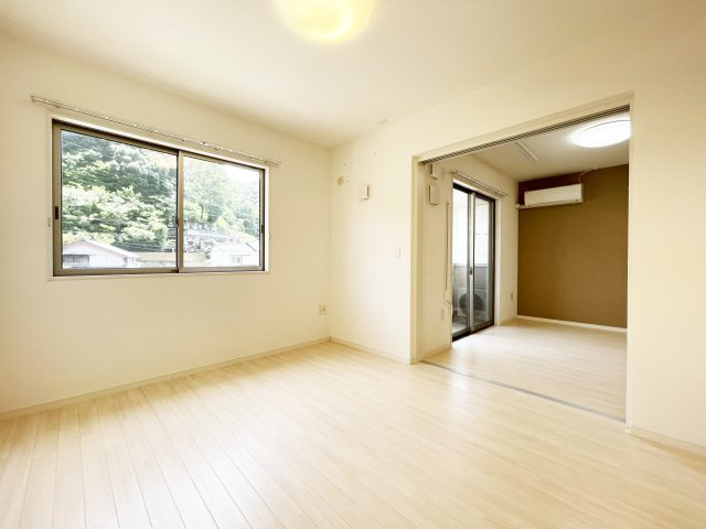 まゆ山弐番館の居間・リビング