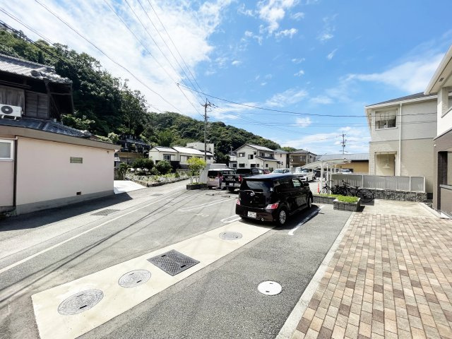 まゆ山弐番館の駐車場