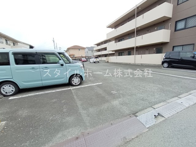 ウィンフィールド曙の駐車場