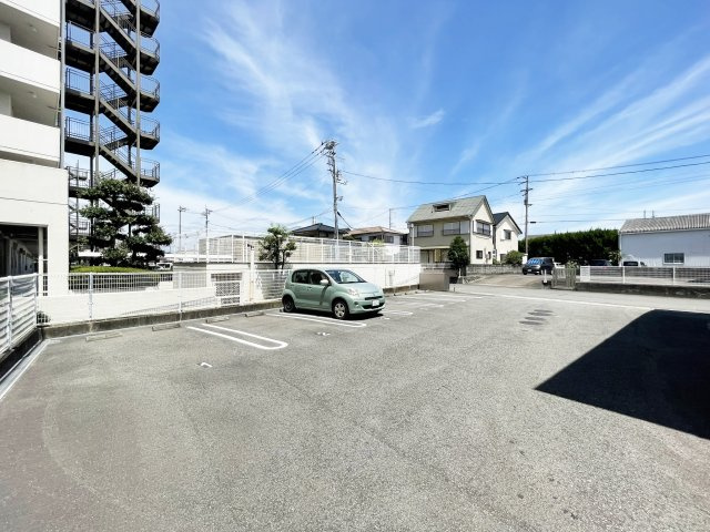 グラン・カネイⅡの駐車場