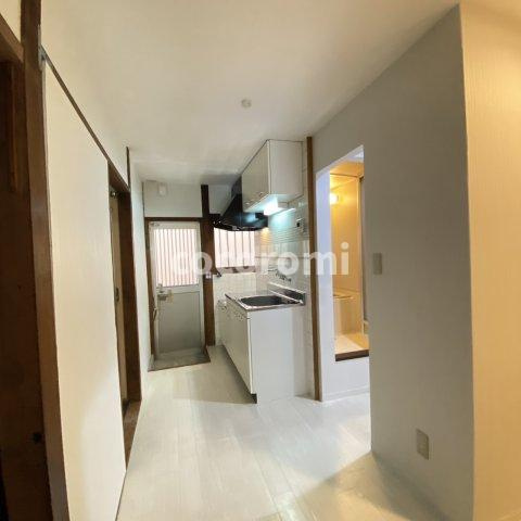 寝屋川市寿町貸家のエントランス