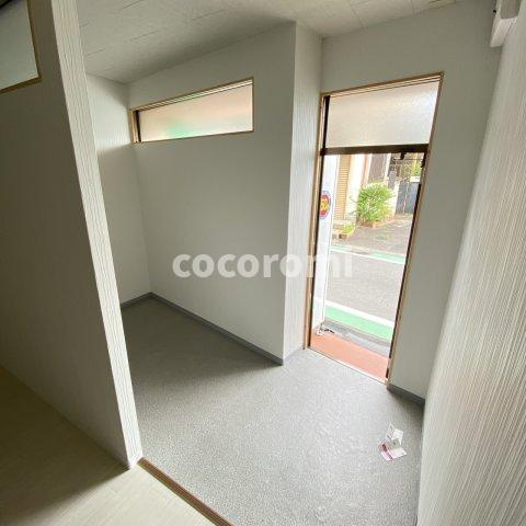 寝屋川市寿町貸家の玄関