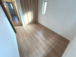 リラックスできるプライベート空間で、快適な睡眠をサポート。個人の好みに合わせたインテリアや寝具で心地良さを追求。プライベートな時間を過ごし、リフレッシュする場所におすすめです。